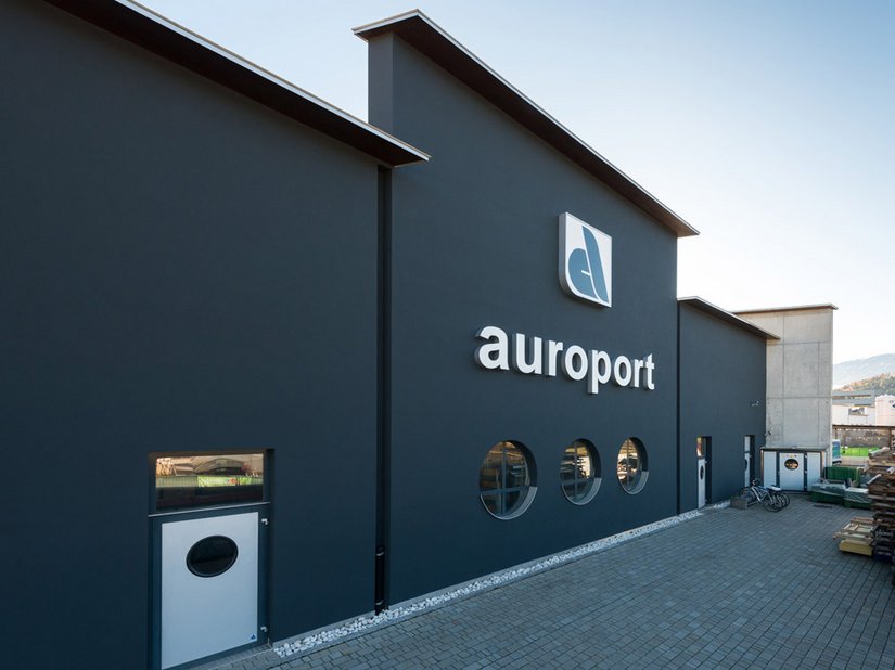 Questa facciata dipinta di nero riflette la passione di Auroport per tutto ciò che è straordinariamente fuori del comune.