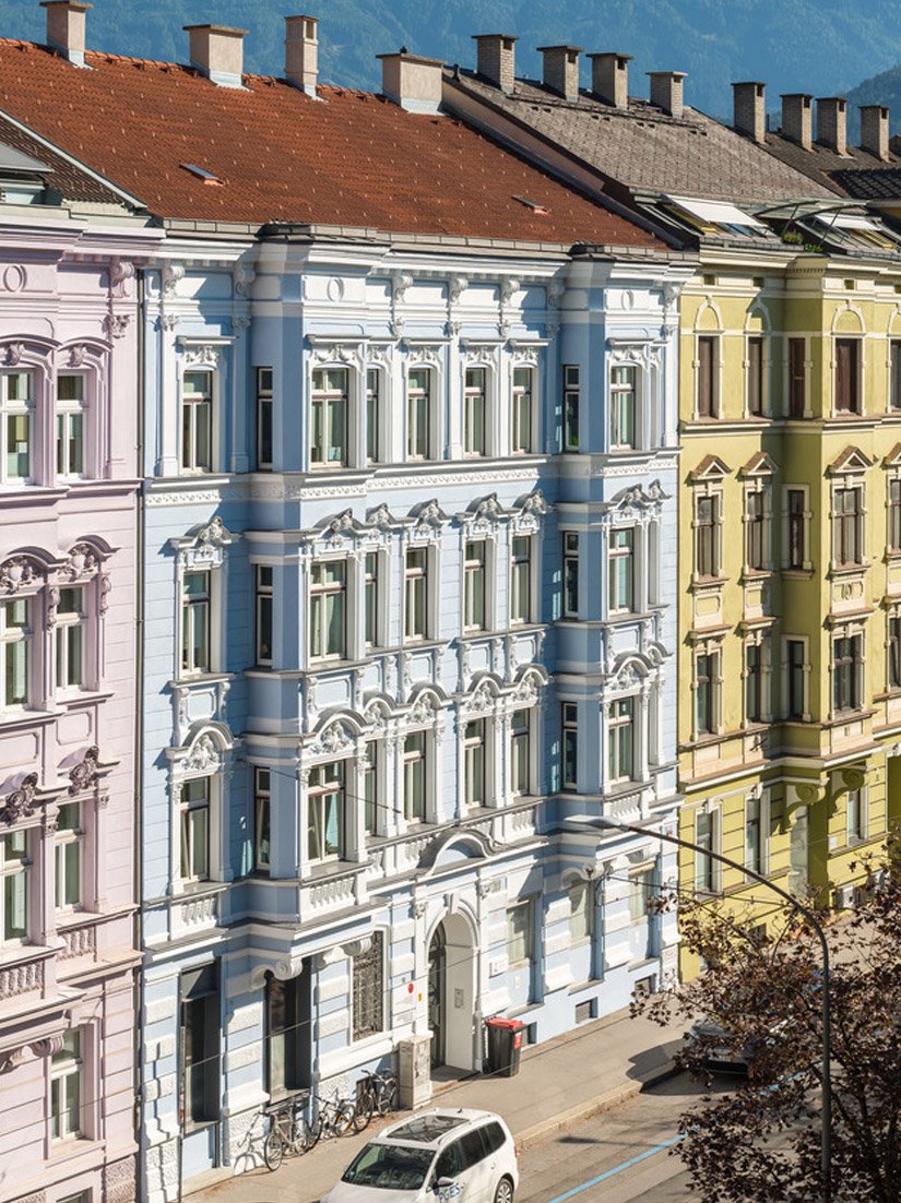 L'edificio della Claudiastraße è tutelato come patrimonio storico.