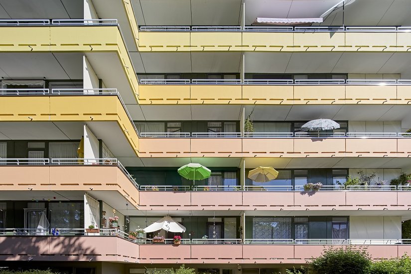 Sette tonalità di colore finemente abbinate: la sfumatura cromatica è stata elaborata dallo studio per la progettazione dei colori Brillux di Münster. La nuova struttura a colori conferisce agli edifici profondità emotiva e leggerezza.