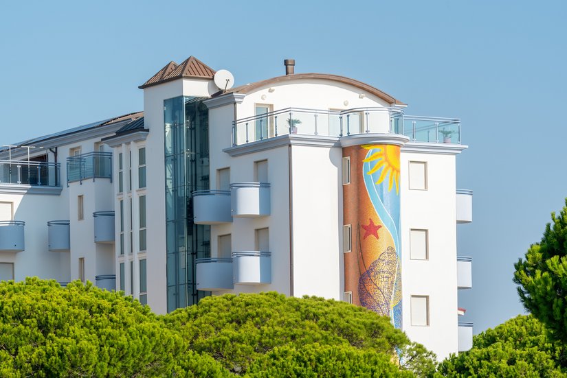L'Hotel Coppe a 4 stelle del Lido di Jesolo sulla costa adriatica è stato oggetto di un esteso intervento di risanamento delle facciate e dei balconi.