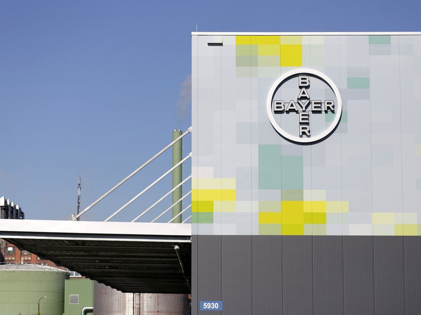 L'edificio commerciale perlopiù disadorno doveva essere inserito nel complesso di edifici già esistente e nel naturale ambiente circostante.
