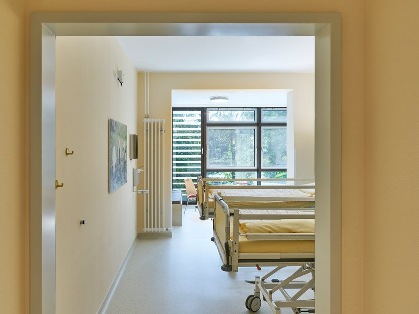 Ogni singola stanza dell'ospedale è stata ampliata in modo da poter piazzare un letto per i genitori, che potrà essere utilizzato come poltrona durante il giorno.