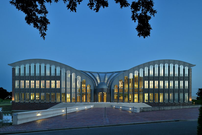 Il complesso di uffici Reggeveste a Rijssen è stato realizzato secondo i progetti degli architetti Stefan Ritzen e Zorica Jovanovic.