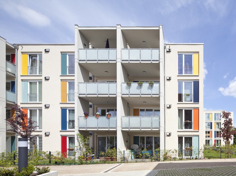 Questo complesso, sorto come progetto di edilizia residenziale popolare, è il primo nella Renania Settentrionale-Vestfalia realizzato nel rispetto dello standard della casa passiva e dunque all'insegna della sostenibilità ambientale.