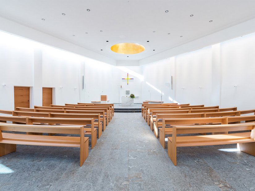 La pianta geometricamente semplice del nuovo luogo di culto offre ora 150 posti a sedere.