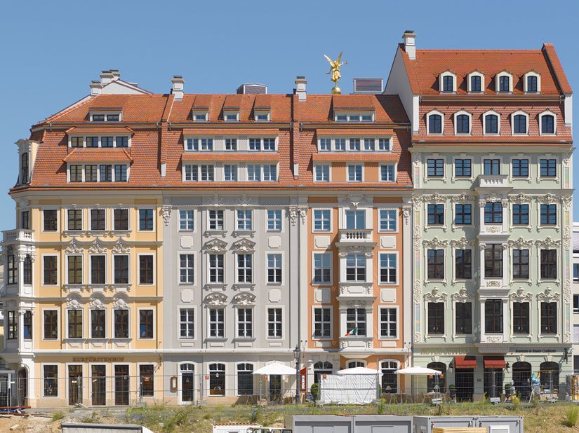 Rampische Straße 1, 3, 5 e 7: l'edificio più alto del complesso, costruito nel 1715, è un eccellente esempio del Barocco di Dresda.