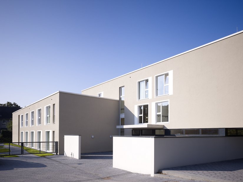 Grazie ai colori della facciata, il nuovo edificio s'inserisce armoniosamente nell'ambiente circostante.