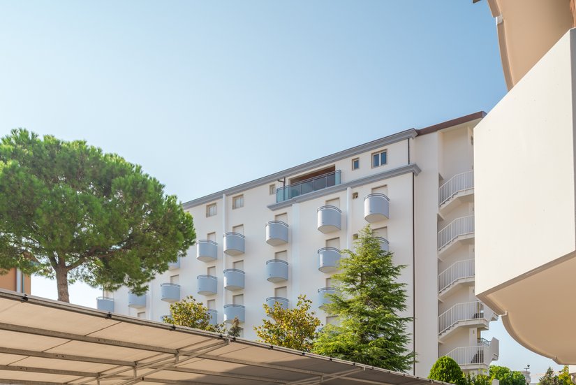 Riflettori puntati su quello che è diventato un progetto di riferimento nella zona di Jesolo a dimostrazione della qualità e dell’efficacia dei prodotti Brillux: l’Hotel Coppe