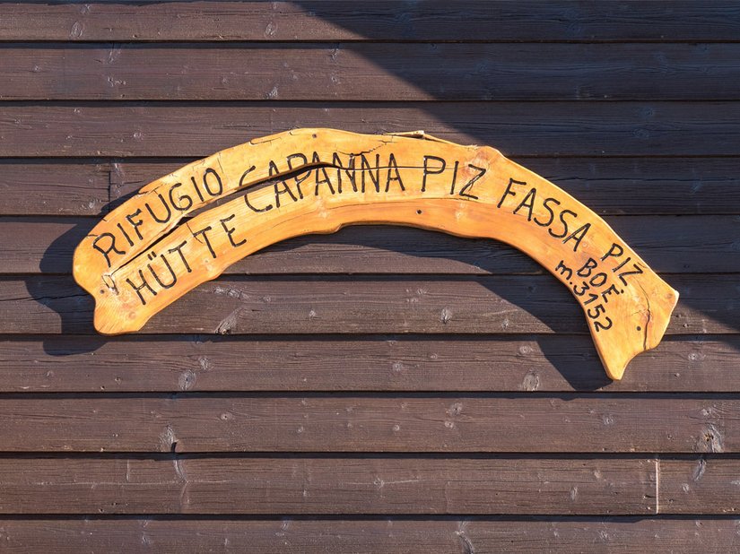 Con un’altitudine di 3.152 metri, il rifugio è uno dei più alti delle Dolomiti.