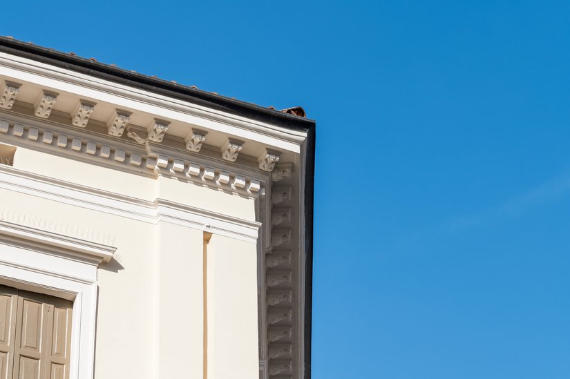 Le superfici delle facciata sono state primerizzate con Fondosil 1903 e quindi rivestire con Extrasil 1911.